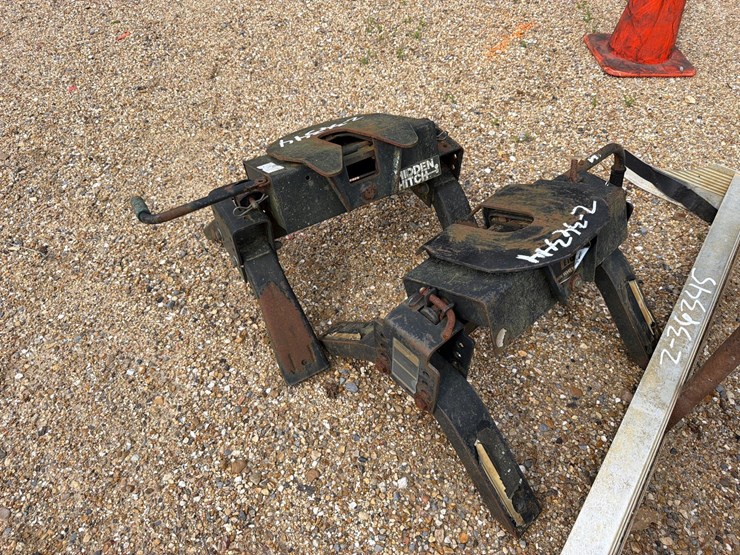 #36344-•-qty-2,-5th-wheels-hitches-image-2