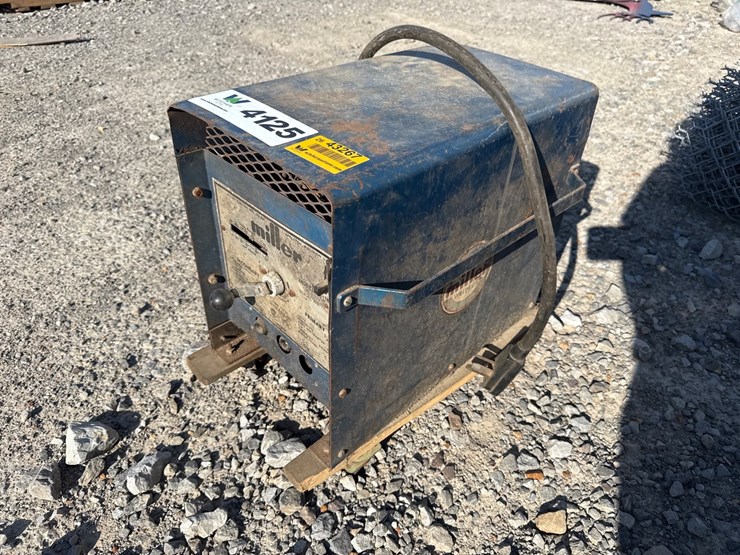 #43267-•-miller-m180-welder-k198983-inv#-43267-image-2