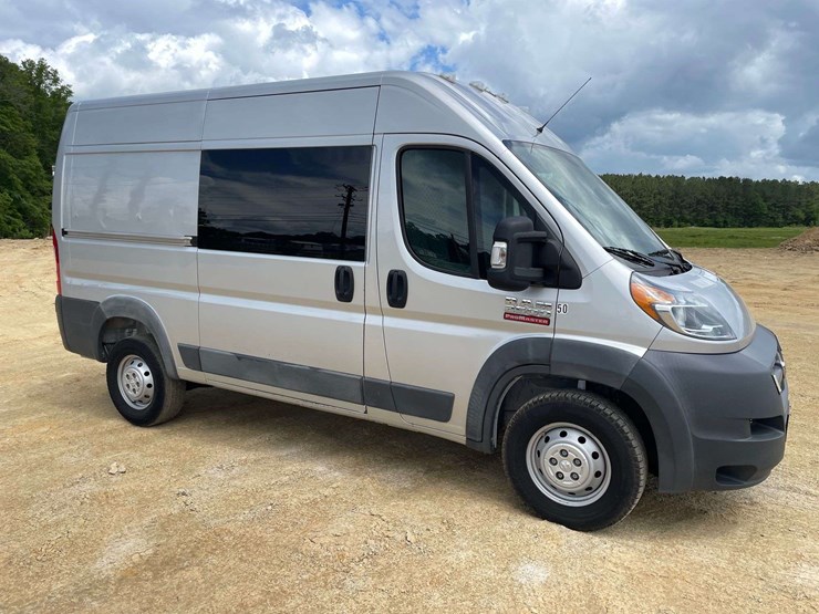 2018-ram-promaster-2500-image-4
