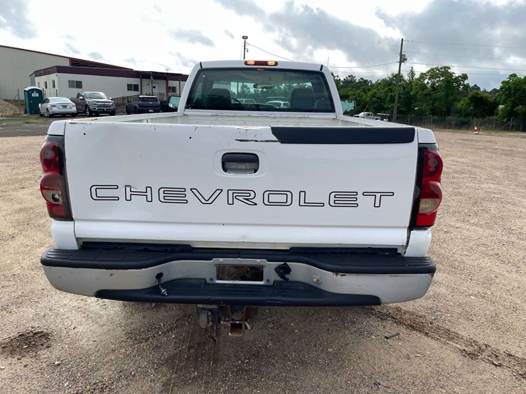 2006-chevrolet-silverado-2500-image-6