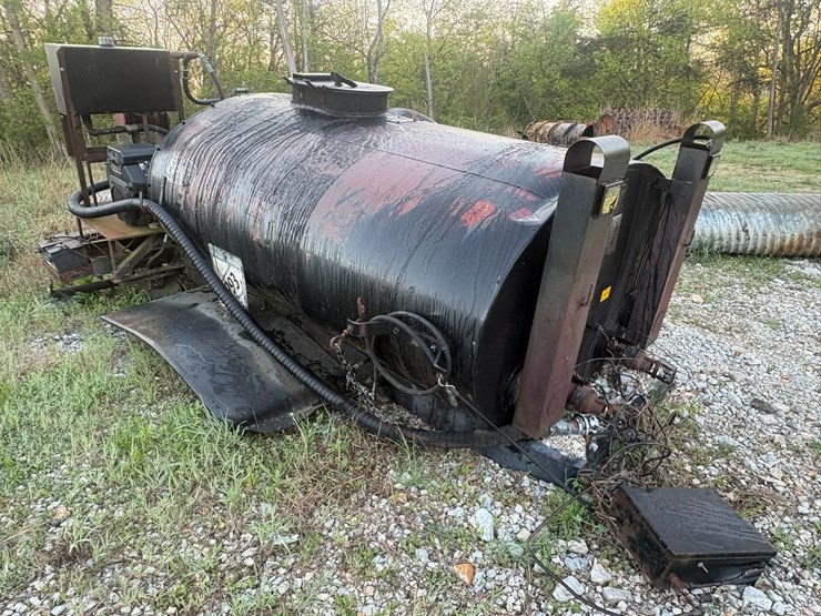 #23972-•-etnyre-8'-asphalt-tanker-image-2