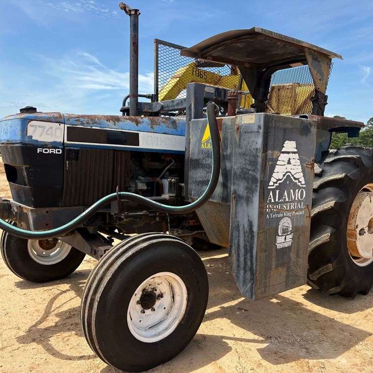 NEW HOLLAND 7740