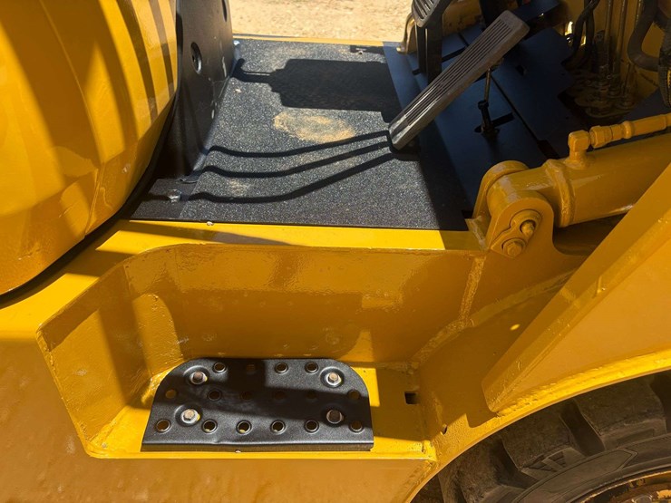 caterpillar-gp15-image-17