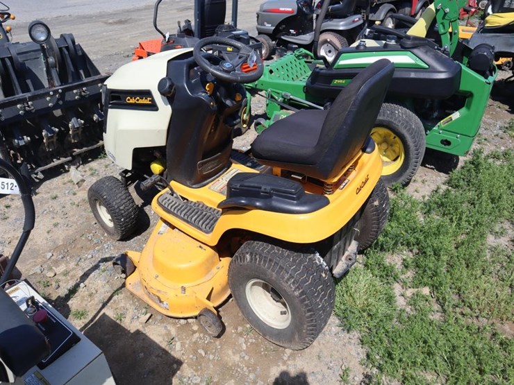 cub-cadet-lxt1050-riding-mower-image-6