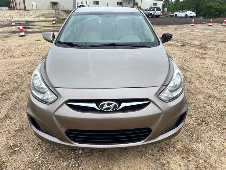 2012-hyundai-accent-4-door-sedan-(155,416-miles)-image-5