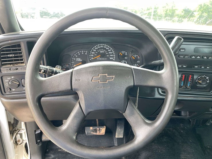 2006-chevrolet-silverado-2500-image-12