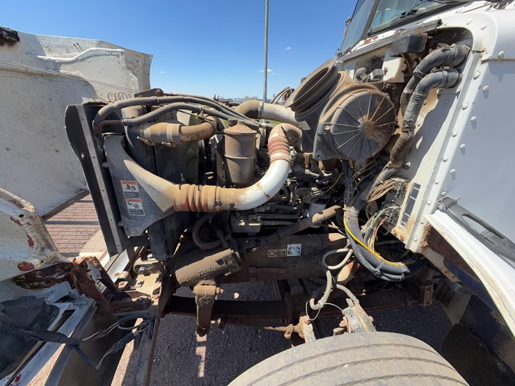 2003-peterbilt-330-image-25