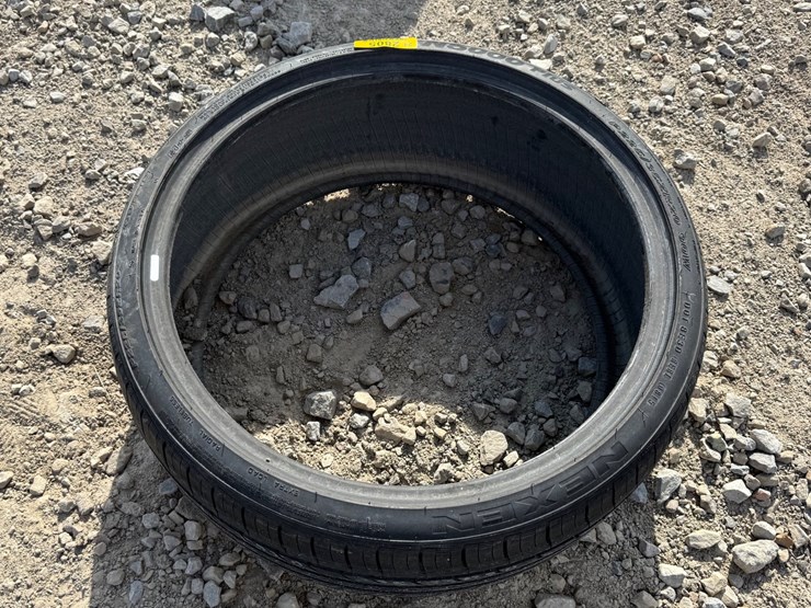 #2805-•-(1)-nexen-225/35zr20-tire-inv#-2805-image-1