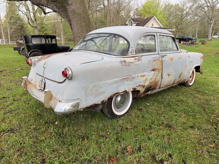 1952-ford-mainline-2-door-sedan-image-2