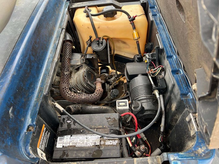 club-car-2-seater-gas-golf-cart-(2,403-hours)-image-7