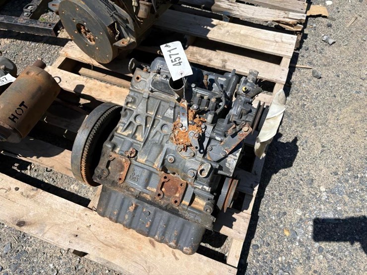 kubota-d1305-3-cylinder-diesel-engine-image-3