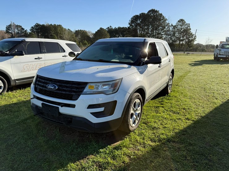 2017-ford-explorer-image-1
