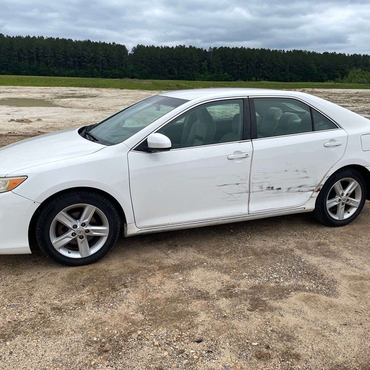 2014 Toyota Camry LE 4 Door Sedan (169,990 Miles)