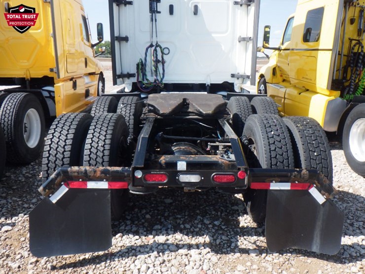 2022-freightliner-cascadia-126-image-9