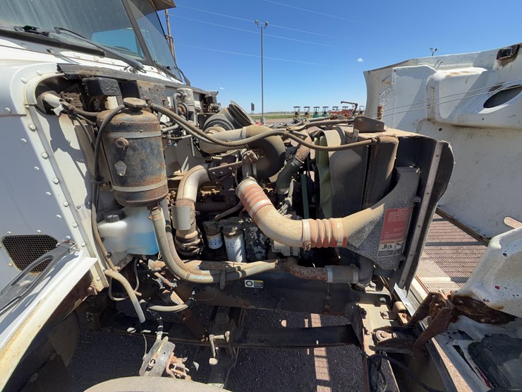 2003-peterbilt-330-image-22