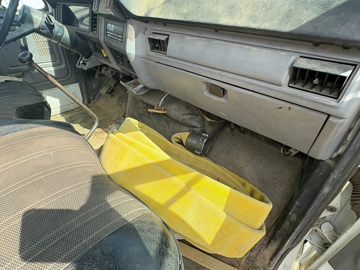 1999-ford-f800-image-58