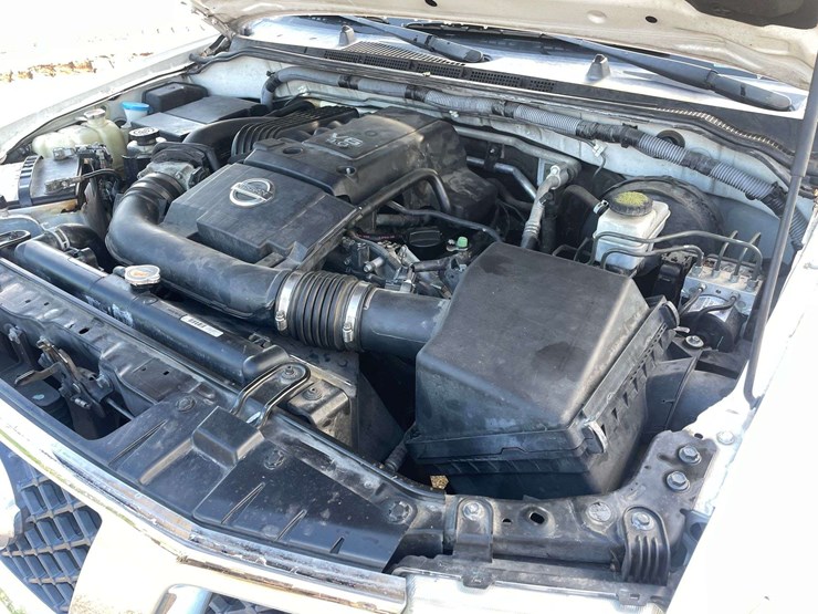 2012-nissan-frontier-sv-image-7
