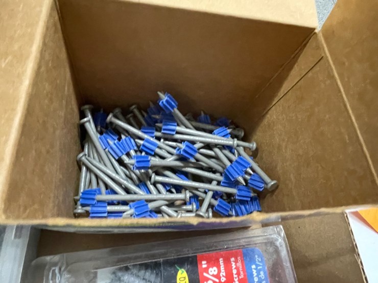 #8599-•-assortment-of-screws-image-12