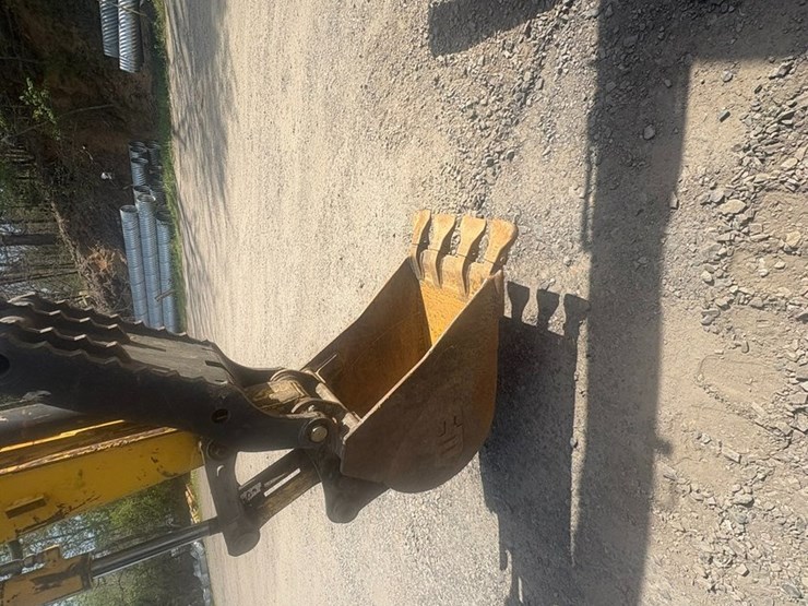 new-holland-e50b-image-28