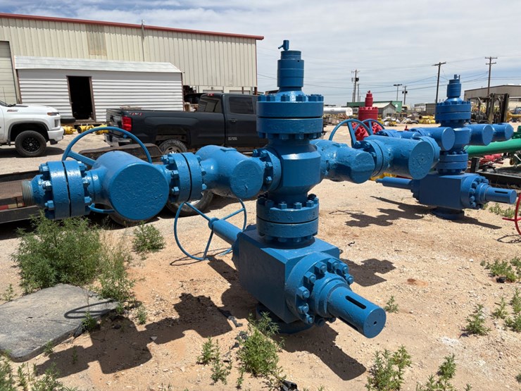 7-1/16”-10k-frac-tree-image-2