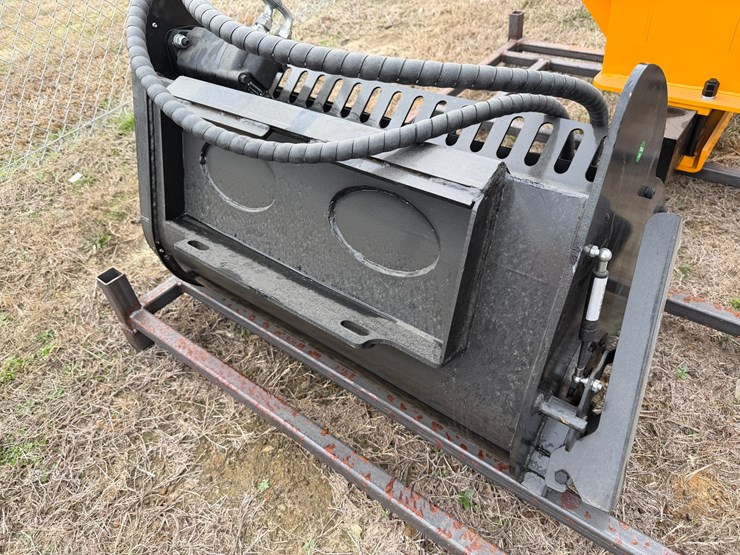 #564-•-mini-skid-steer-mixing-bucket-image-2