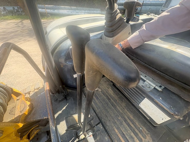 new-holland-e50b-image-55