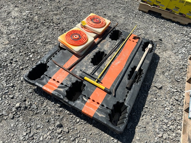 #41894-•-(4)-foldable-traffic-cones-&-water-cut-off-bars-inv#-41894-image-2