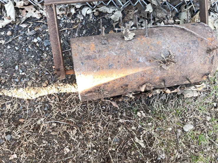 #1885-•-manual-lawn-aerator-and-partial-roll-of-chain-link-fence-image-4