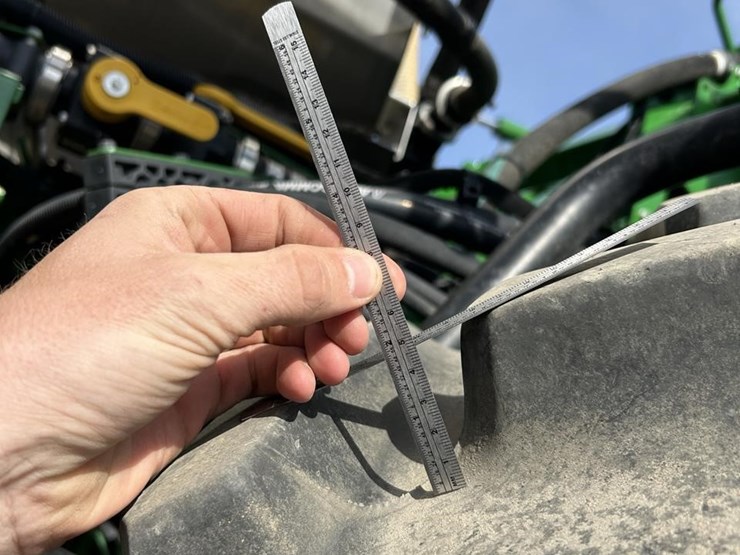 2020-john-deere-r4045-image-24