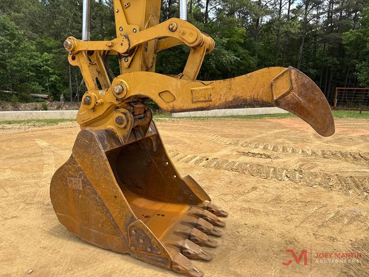 2021-caterpillar-325-image-22