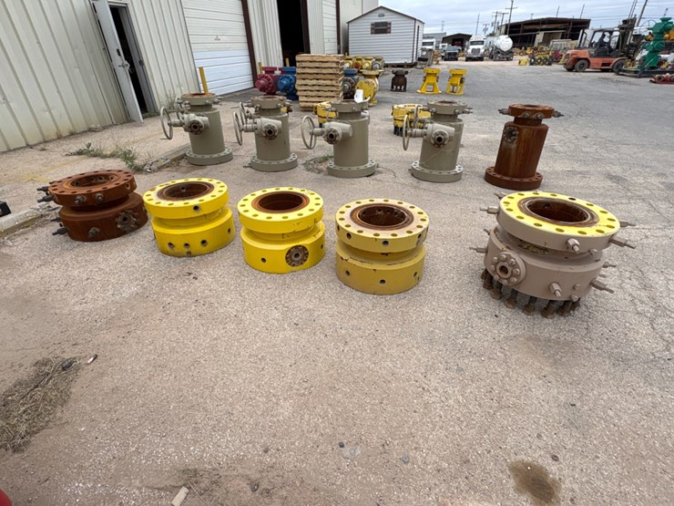 (5x$)-(5)-13-5/8”-x-18”-multi-bolt-casing-spools-image-2