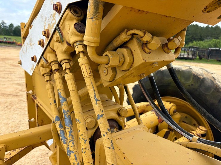 caterpillar-120-image-26