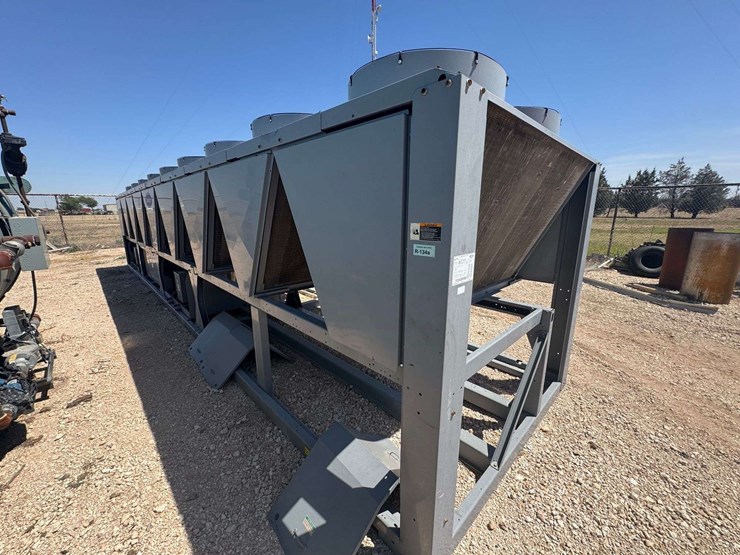 carrier-–-325-ton-air-cooled-chiller-image-6