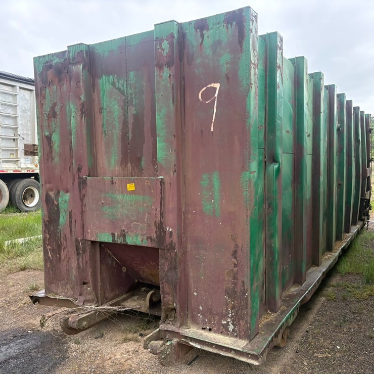 #23996 • ~26' 5"x~9' 8" Roll Off Dumpster