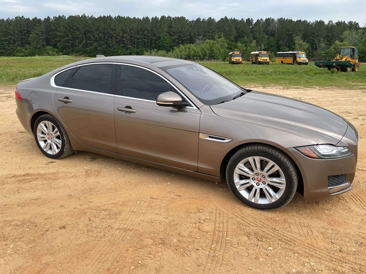 2017-jaguar-xf-4-door-sedan-(87,398-miles)-image-4