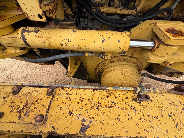 caterpillar-120-image-45
