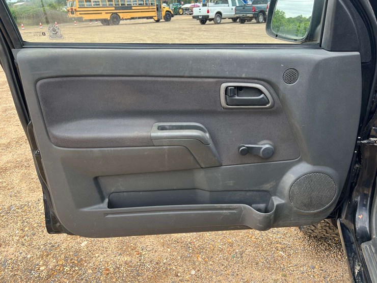 2004-chevrolet-colorado-ls-image-9