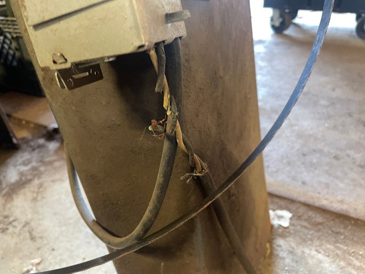 #1875-•-horizontal-metal-cutting-band-saw-image-16
