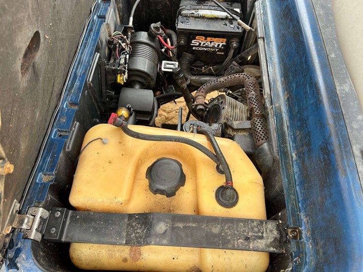 club-car-2-seater-gas-golf-cart-(2,403-hours)-image-8