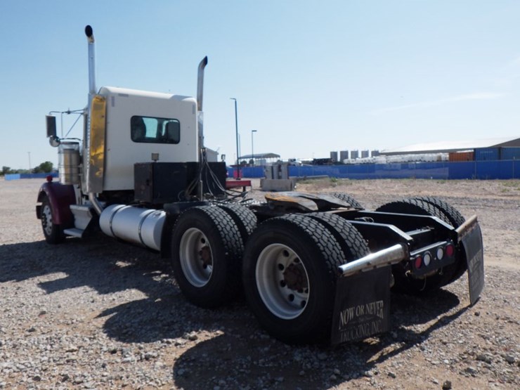 2006-kenworth-w900l-image-12