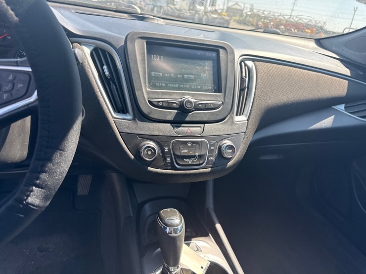 #41116-•-2018-chevrolet-malibu-sedan-1g1zb5st1jf293274-inv#-41116-image-25