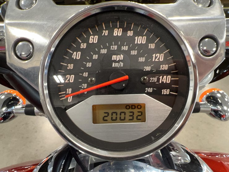 2004-honda-vtx1800-motorcycle-image-15