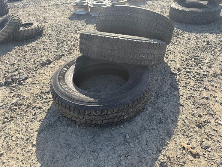 #701-•-lot-of-(3)-295/75r22.5-tires-inv#-40619-image-3