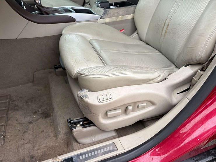 2010-cadillac-srx-image-15