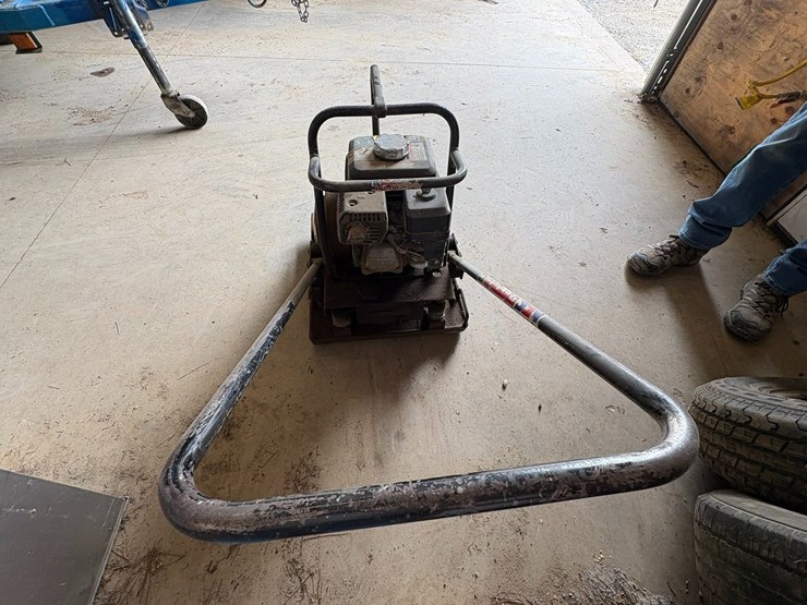 #42111-•-mikasa-mvc-90h-vibratory-compactor-image-8