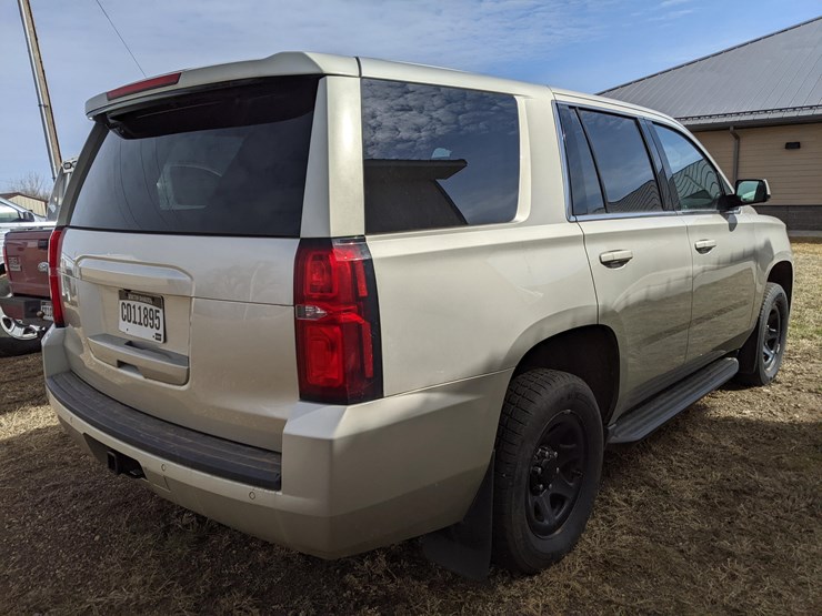 2017-chevrolet-tahoe-image-2