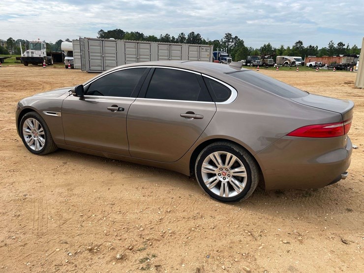 2017-jaguar-xf-4-door-sedan-(87,398-miles)-image-2