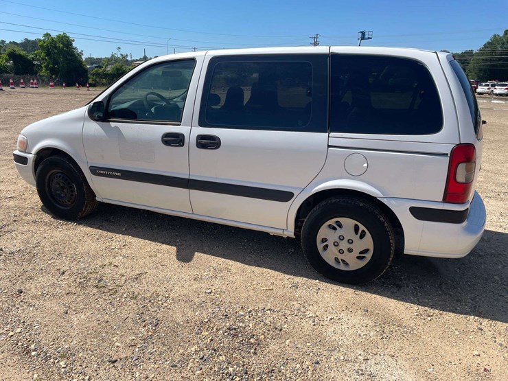 2004-chevrolet-venture-image-2