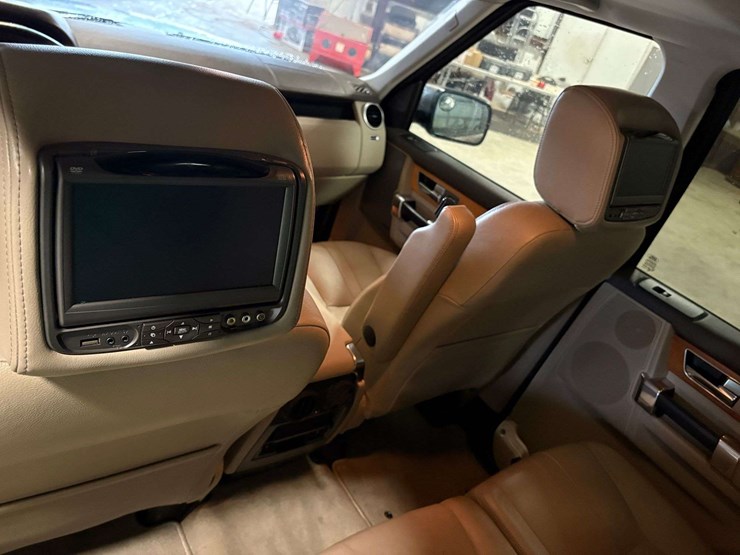 2013-land-rover-lr4-image-22