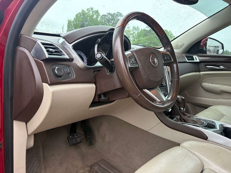 2010-cadillac-srx-image-17